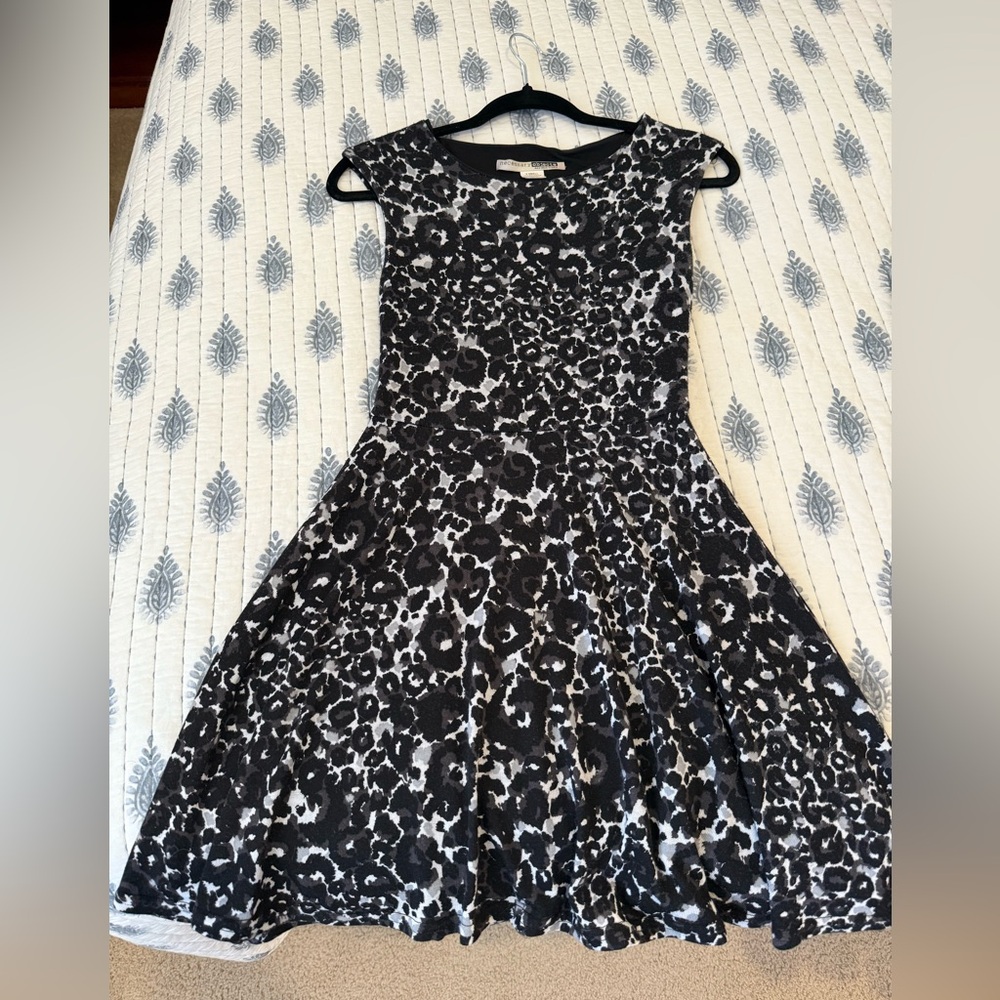 Patterned black and white dress